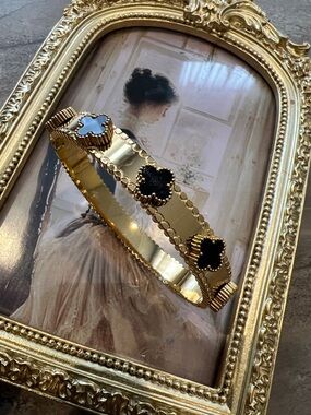 18k plated Gold stainless steel bangle Bracelet Black Clover new